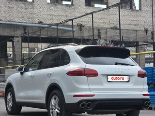 2014 Porsche Cayenne S II Рестайлинг (958), белый, 3800000 рублей, вид 3