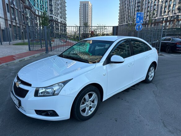 2012 Chevrolet Cruze I, белый, 740000 рублей