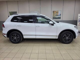 2016 Volkswagen Touareg II Рестайлинг, белый, 2540000 рублей, вид 3