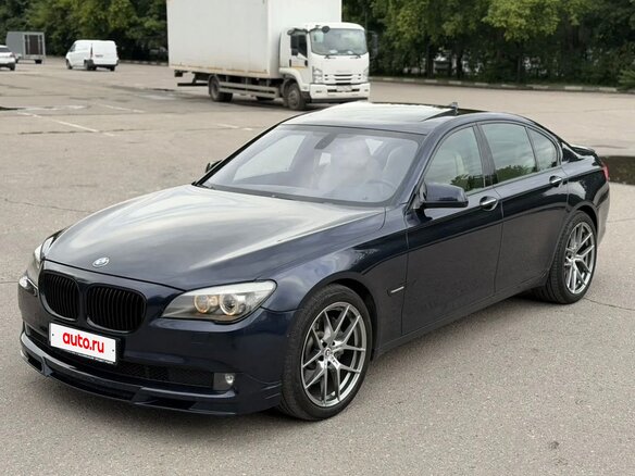 2008 BMW 7 серии 750i V (F01/F02/F04), синий - вид 2