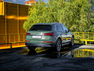 2021 Audi Q5 45 TFSI II (FY) Рестайлинг, зелёный, 4090000 рублей, вид 4