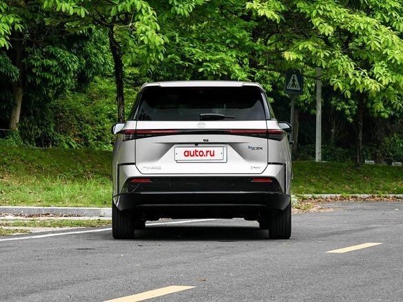 2026 Toyota bZ3X 58.3 kWh, серебристый, 2700000 рублей - вид 5