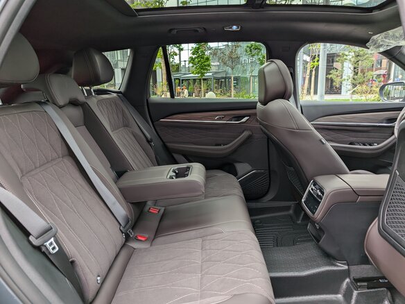 2026 Geely Monjaro (Xingyue L) I Рестайлинг 2 (China Market), серый, 3985000 рублей - вид 10