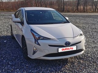 2017 Toyota Prius IV (XW50), белый, 1450000 рублей, вид 2