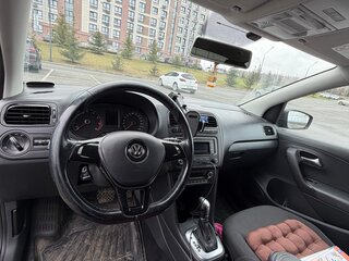 2017 Volkswagen Polo V Рестайлинг, чёрный, 1189000 рублей, вид 4