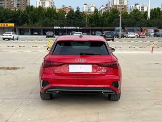 2023 Audi A3 Sportback 35 TFSI IV (8Y), красный, 1912055 рублей, вид 5