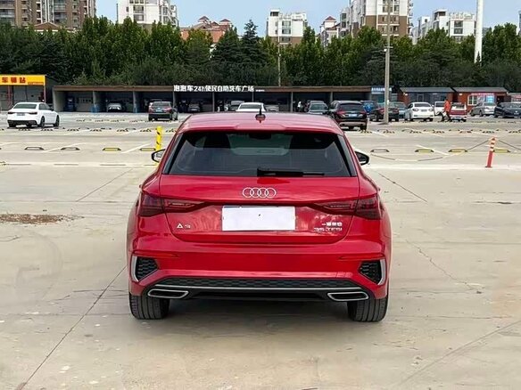 2023 Audi A3 Sportback 35 TFSI IV (8Y), красный, 1912055 рублей - вид 4