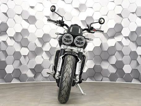 2021 Triumph Rocket 3, чёрный, 1699000 рублей, вид 5