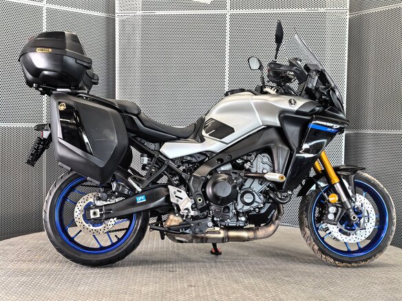 2022 Yamaha MT-09 Tracer (FJ-09), серебристый, 1399000 рублей