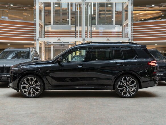2026 BMW X7 40d I (G07) Рестайлинг, чёрный, 17490000 рублей - вид 7
