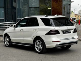 2013 Mercedes-Benz M-Класс 400 III (W166), белый, 2175000 рублей, вид 4