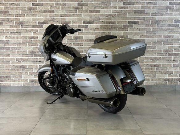 2023 Harley-Davidson CVO Street Glide, серебристый, 3850000 рублей - вид 5