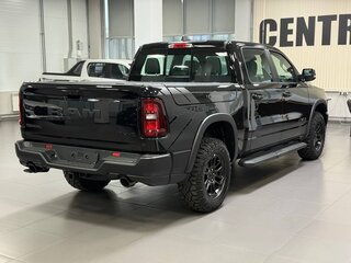 2025 Ram 1500 Crew Cab V Рестайлинг, чёрный, 8990000 рублей, вид 3