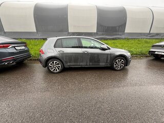2018 Volkswagen Golf VII Рестайлинг, серый, 1640000 рублей, вид 4
