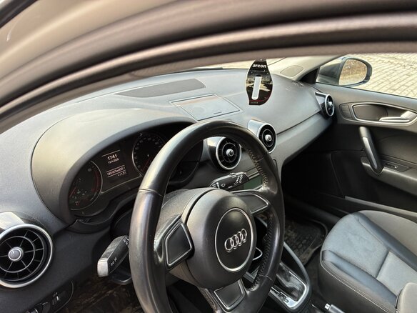2011 Audi A1 I (8X), белый, 840000 рублей - вид 19