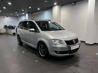 2010 Volkswagen Touran I Рестайлинг, серебристый, 584000 рублей, вид 1