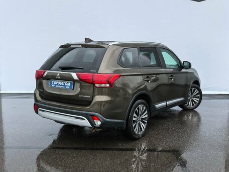2019 Mitsubishi Outlander III Рестайлинг 3, коричневый, 1820000 рублей, вид 4