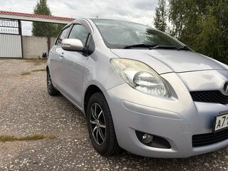 2008 Toyota Vitz II (XP90), серебристый, 680000 рублей, вид 2