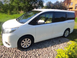 2014 Toyota Noah III (R80), белый, 1730000 рублей, вид 3