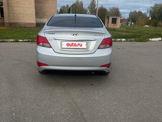 2015 Hyundai Solaris I Рестайлинг, серебристый, 690000 рублей, вид 5