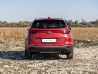 2021 Kia Sportage IV Рестайлинг, красный, 2300000 рублей, вид 4
