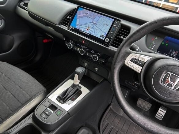 2024 Honda Fit Crosstar IV Рестайлинг, белый, 1239017 рублей - вид 11