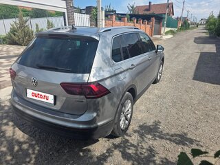 2018 Volkswagen Tiguan II, серебристый, 2500000 рублей, вид 2