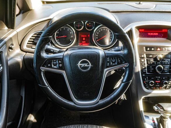 2013 Opel Astra J Рестайлинг, красный, 700000 рублей - вид 15