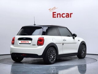 2017 Mini Hatch Cooper III (F55/F56), белый, 1590000 рублей, вид 2