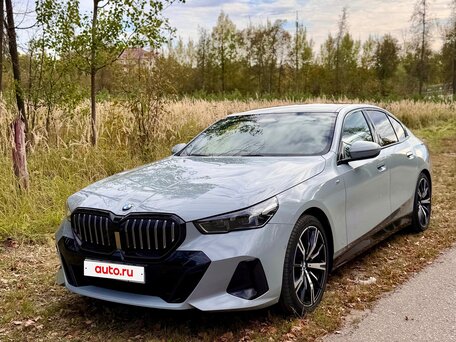 2023 BMW 5 серии 530i xDrive VIII (G60/G61/G68), серый, 7400000 рублей, вид 5