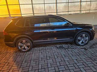 2021 Volkswagen Tiguan Allspace II, чёрный, 2850000 рублей, вид 2