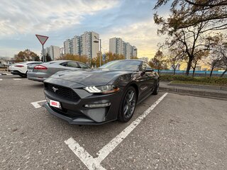 2018 Ford Mustang VI Рестайлинг, серый, 2600000 рублей, вид 3