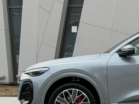 2026 Audi Q5 40 TFSI III (GU), серый, 5210000 рублей, вид 5