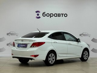 2015 Hyundai Solaris I Рестайлинг, белый, 850000 рублей, вид 4