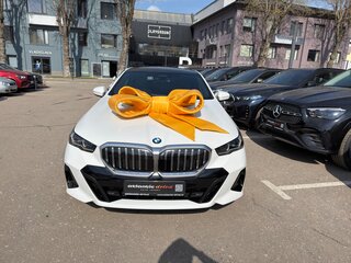 2023 BMW 5 серии 530i xDrive VIII (G60/G61/G68), белый, 7000000 рублей, вид 3