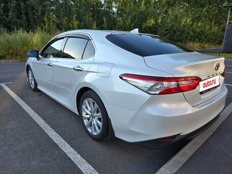 2020 Toyota Camry VIII (XV70), белый, 2749000 рублей, вид 4