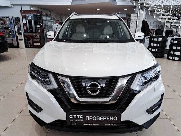 2021 Nissan X-Trail III Рестайлинг, белый, 3050000 рублей - вид 1