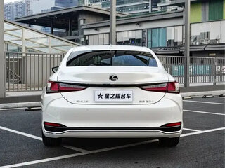2024 Lexus ES 200 VII Рестайлинг, белый, 4633000 рублей, вид 5