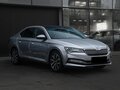 2023 Skoda Superb III Рестайлинг, серебристый, 2390000 рублей - вид 2