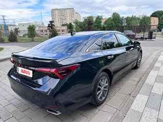 2022 Toyota Avalon V, чёрный, 3490000 рублей, вид 3