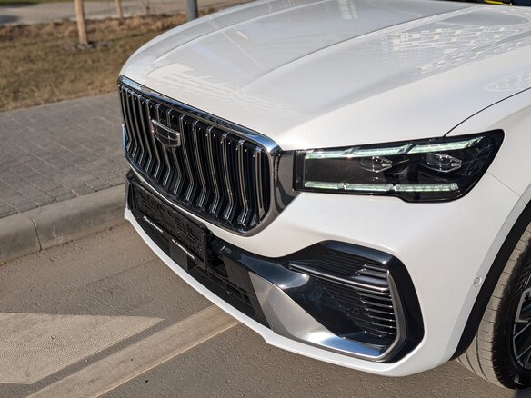 2026 Geely Monjaro (Xingyue L) I Рестайлинг 2 (China Market), белый, 3990000 рублей - вид 17