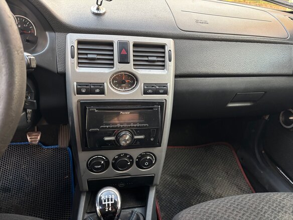 2013 Lada (ВАЗ) Priora I Рестайлинг, белый, 280000 рублей - вид 9