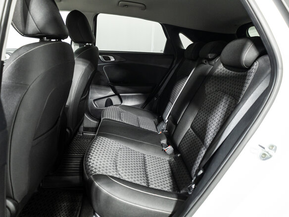 2019 Kia Ceed III, белый, 1899700 рублей - вид 9
