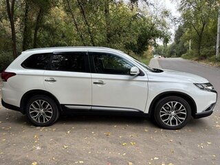2015 Mitsubishi Outlander III Рестайлинг 2, белый, 2100000 рублей, вид 5