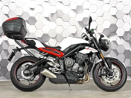 2018 Triumph Street Triple, белый, 577000 рублей, вид 3
