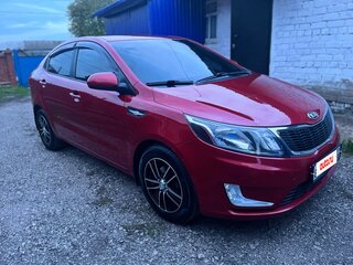 2013 Kia Rio 5-speed III, красный, 759000 рублей, вид 4