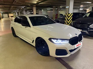 2019 BMW 5 серии 530i xDrive VII (G30/G31/G38), белый, 4070000 рублей, вид 1
