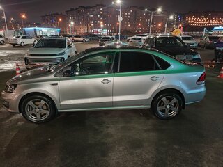 2018 Volkswagen Polo V Рестайлинг, серебристый, 1250000 рублей, вид 2