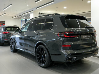 2026 BMW X7 M60i I (G07) Рестайлинг, серый, 22900000 рублей, вид 3