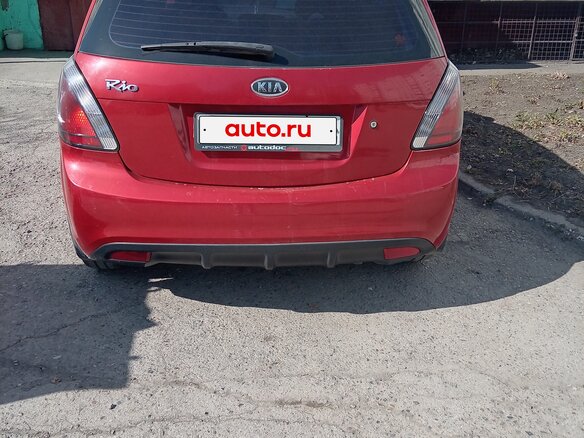 2011 Kia Rio II Рестайлинг, красный, 650000 рублей - вид 2